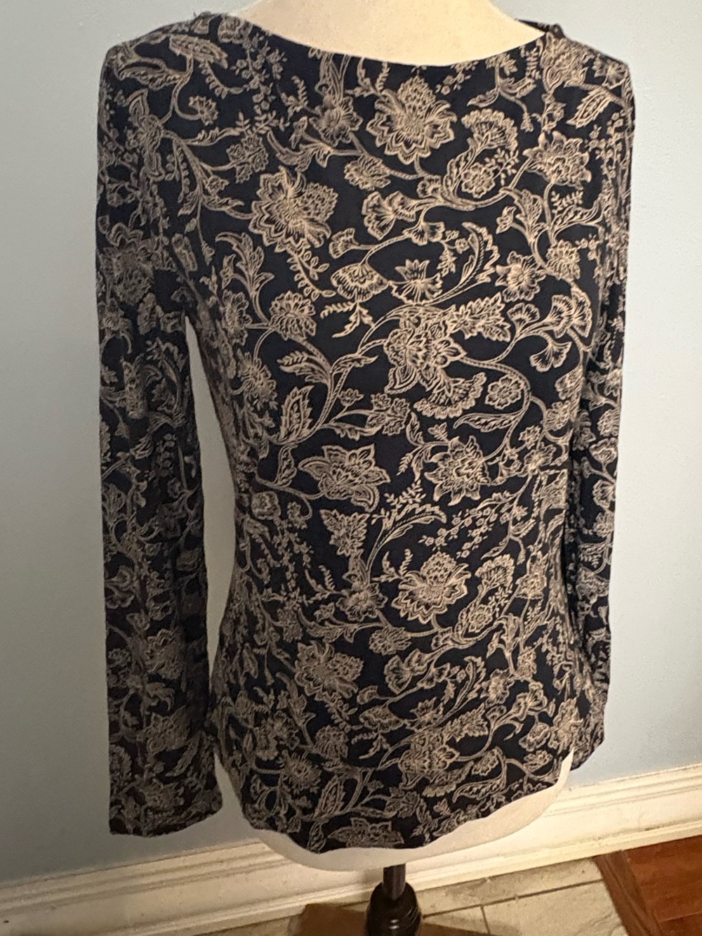 Women’s Black/Grey Floral Long-Sleeve Top